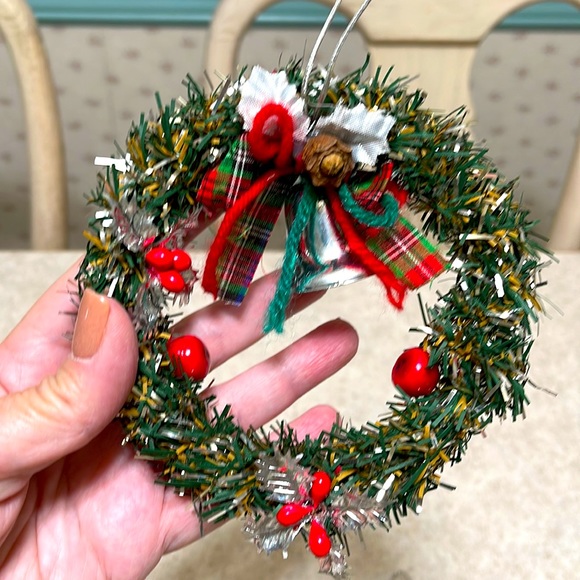 CHRISTMAS DECOR BUNDLE OF CERAMIC SNOWMAN GIFT BAG & ASSORTED BALLS & ORNAMENTS - Picture 8 of 14